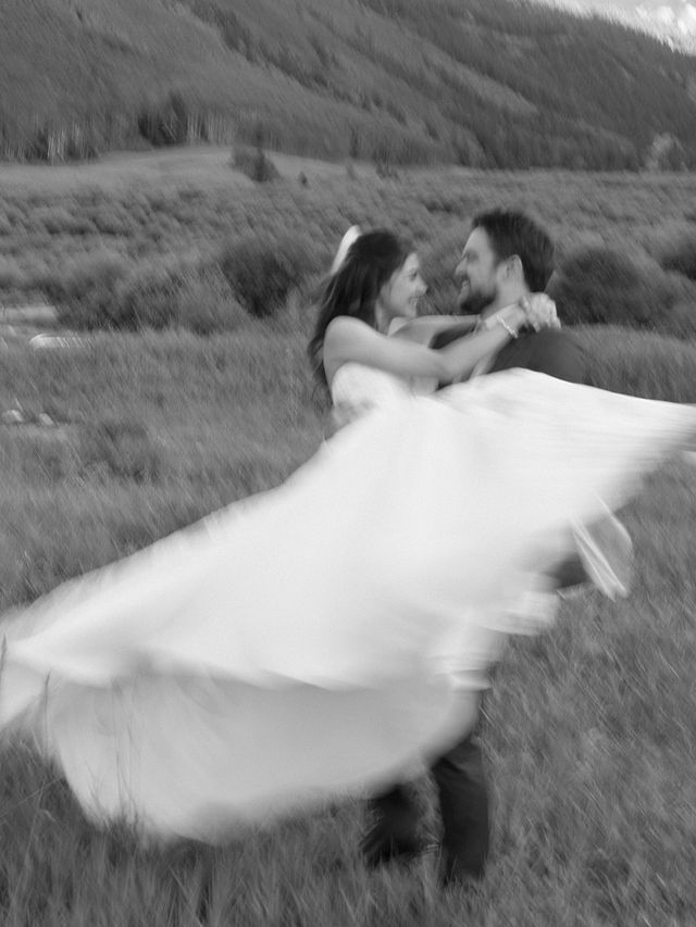 Featured photo from Green & White Rustic Wedding in Aspen