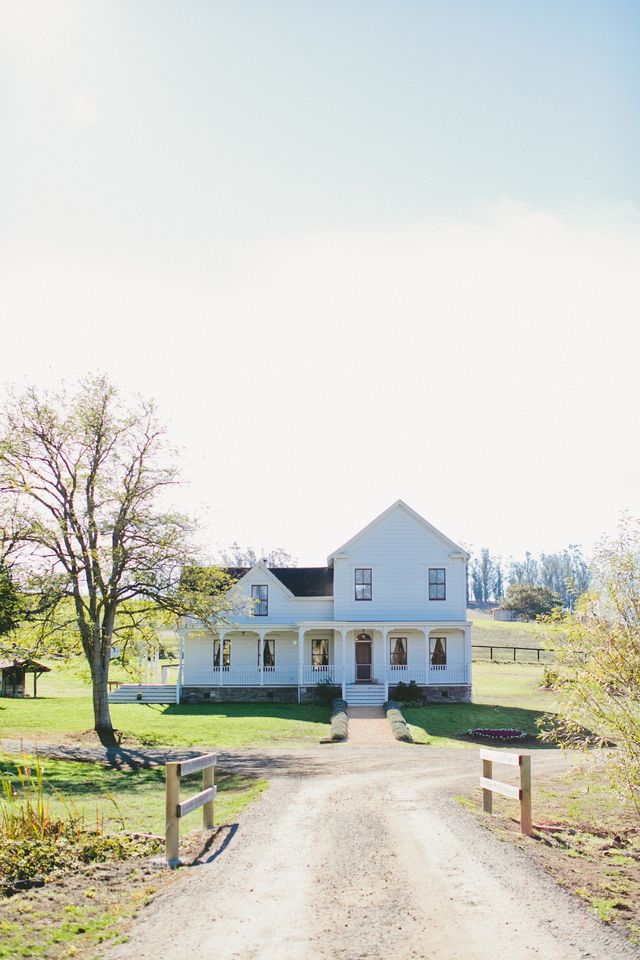 Featured photo from Charming Vintage Estate Wedding