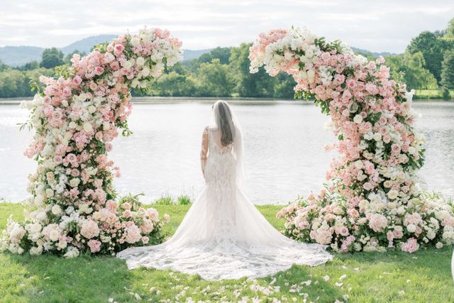 Featured photo from Dana & Anthony | Lakehouse Elegance