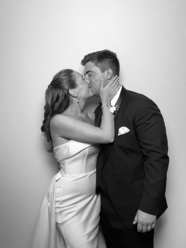 Featured photo from Photobooths & Flowerwalls