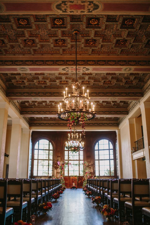 Featured photo from Lounge & Art Salon