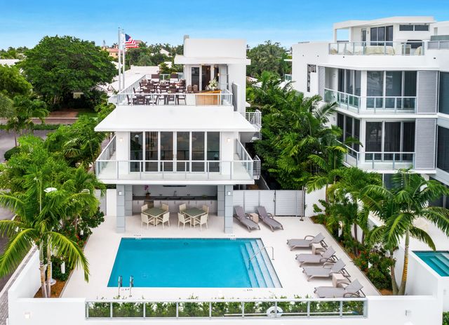 Featured photo from The Yacht Club