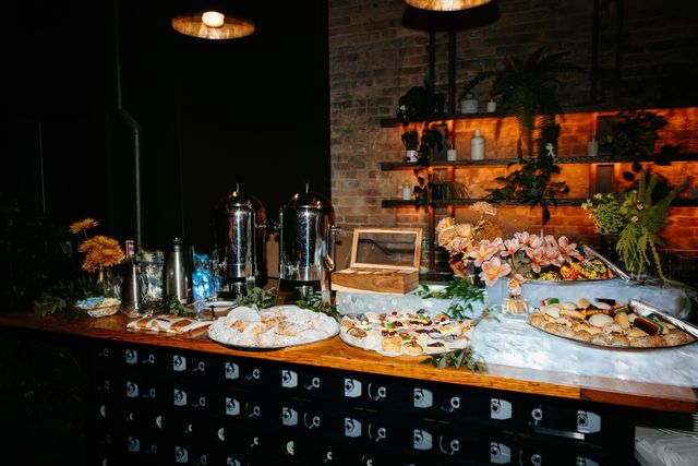 Featured photo from Discover This Stylish Wedding at The Arbory Chicago With Elevated Plates and Glowing Details