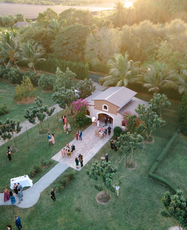 Featured photo from Starry Barn