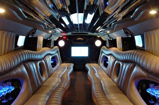 Featured photo from Toronto Limo VIP