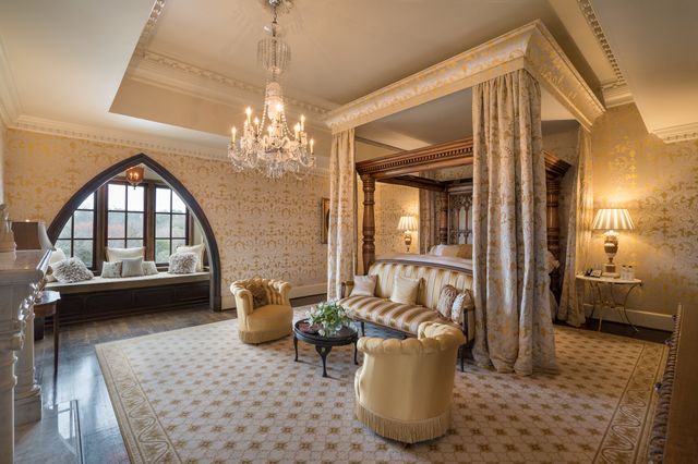 Featured photo from Queen Elizabeth