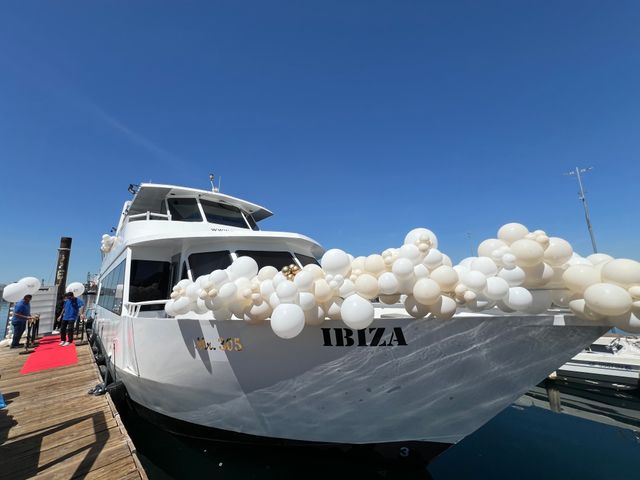 Featured photo from Discover This 40th Birthday Bash with Ocean Views and Crisp White Style Aboard a Yacht