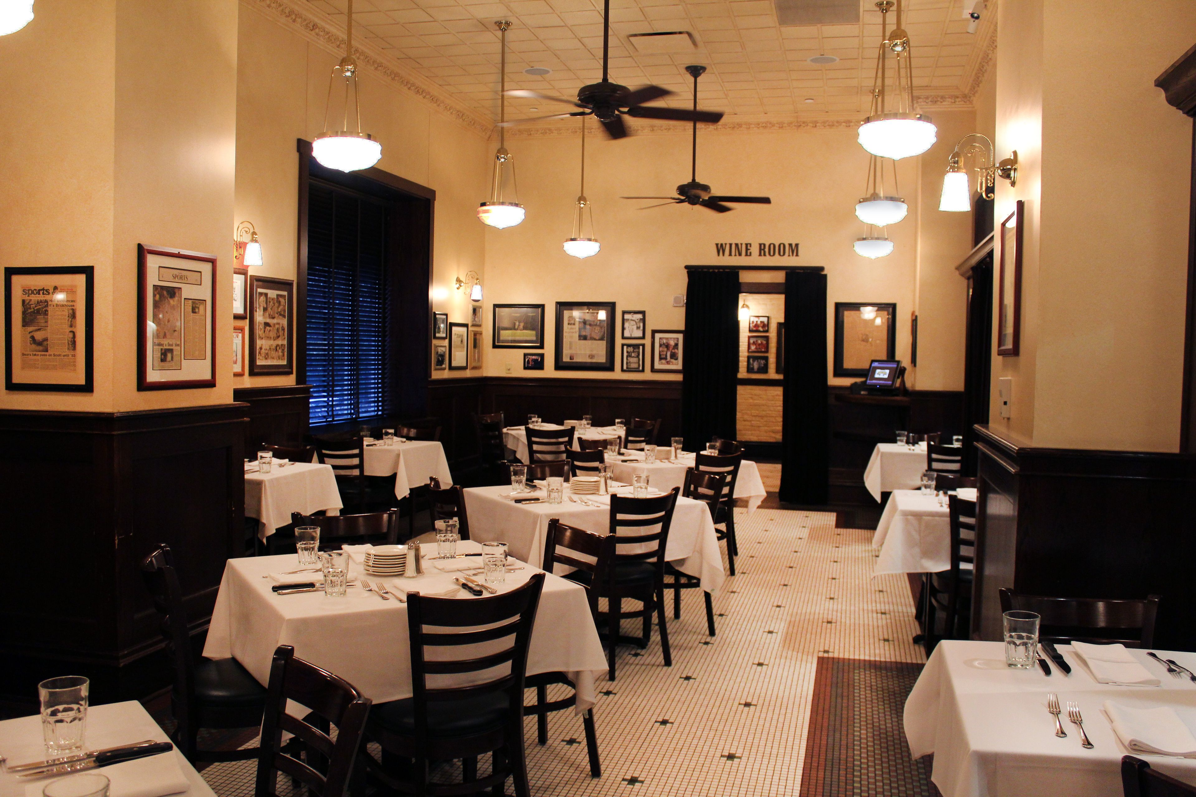 Chandelier Room, an event space at Harry Caray’s Italian Steakhouse – Lombard