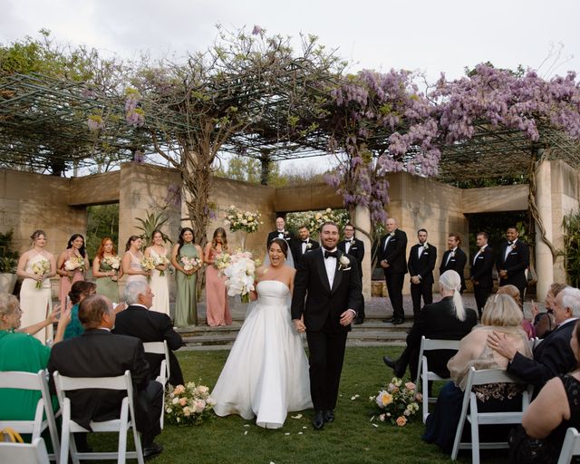 Featured photo from Soft, Garden-Style Florals at The Dallas Arboretum