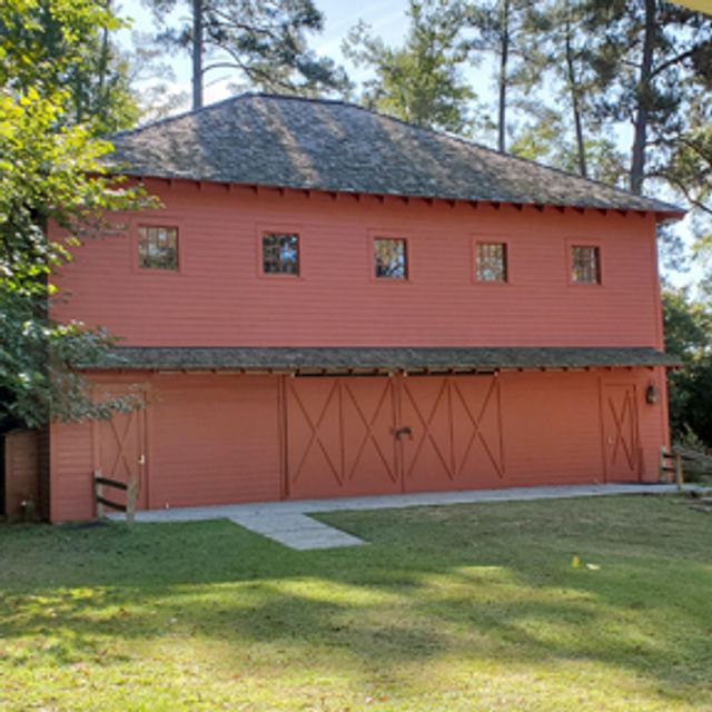 Featured photo from Colonial Barn