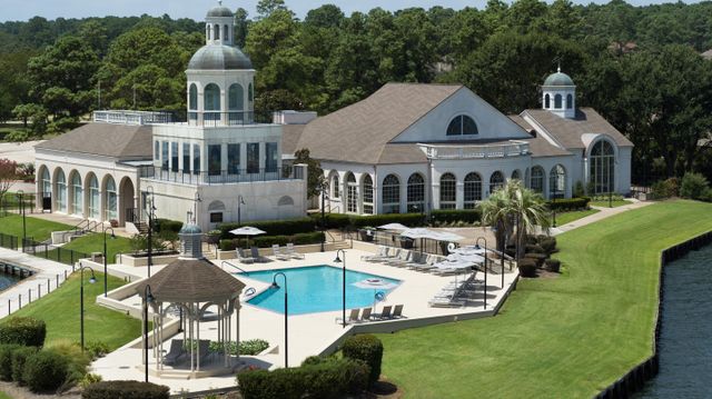 Featured photo from Yacht Club