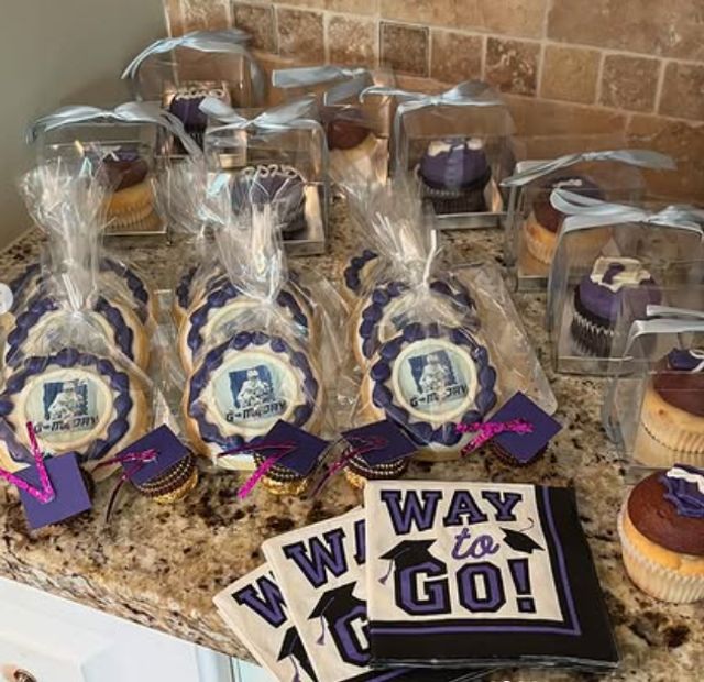 Featured photo from Graduation Desserts