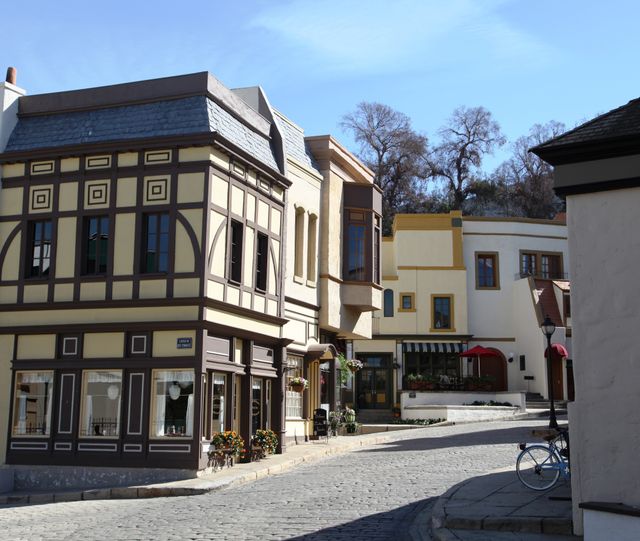 Featured photo from EUROPEAN STREET