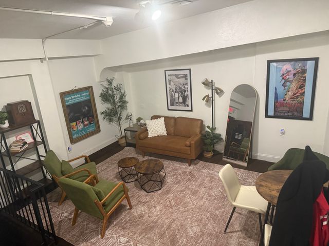 Featured photo from Meeting Room