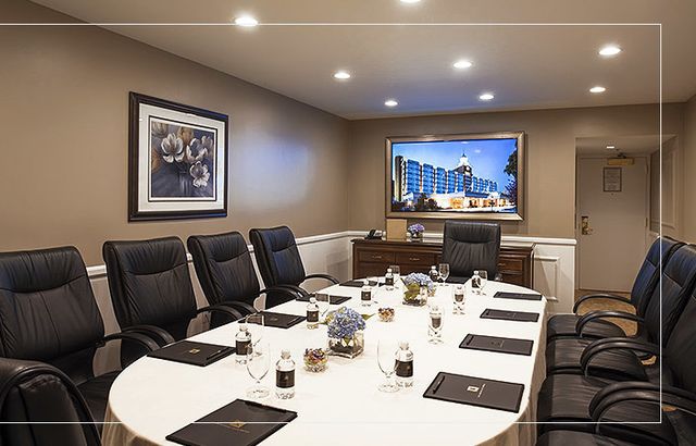 Featured photo from Nassau Suite