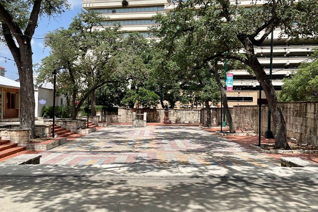 Featured photo from Plaza Juarez