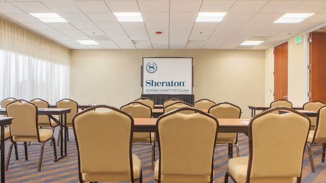 Featured photo from Pelican Meeting Room