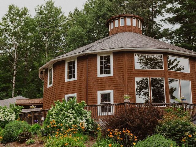 Featured photo from Round Barn