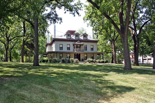 Featured photo from Bingham-Waggoner Estate