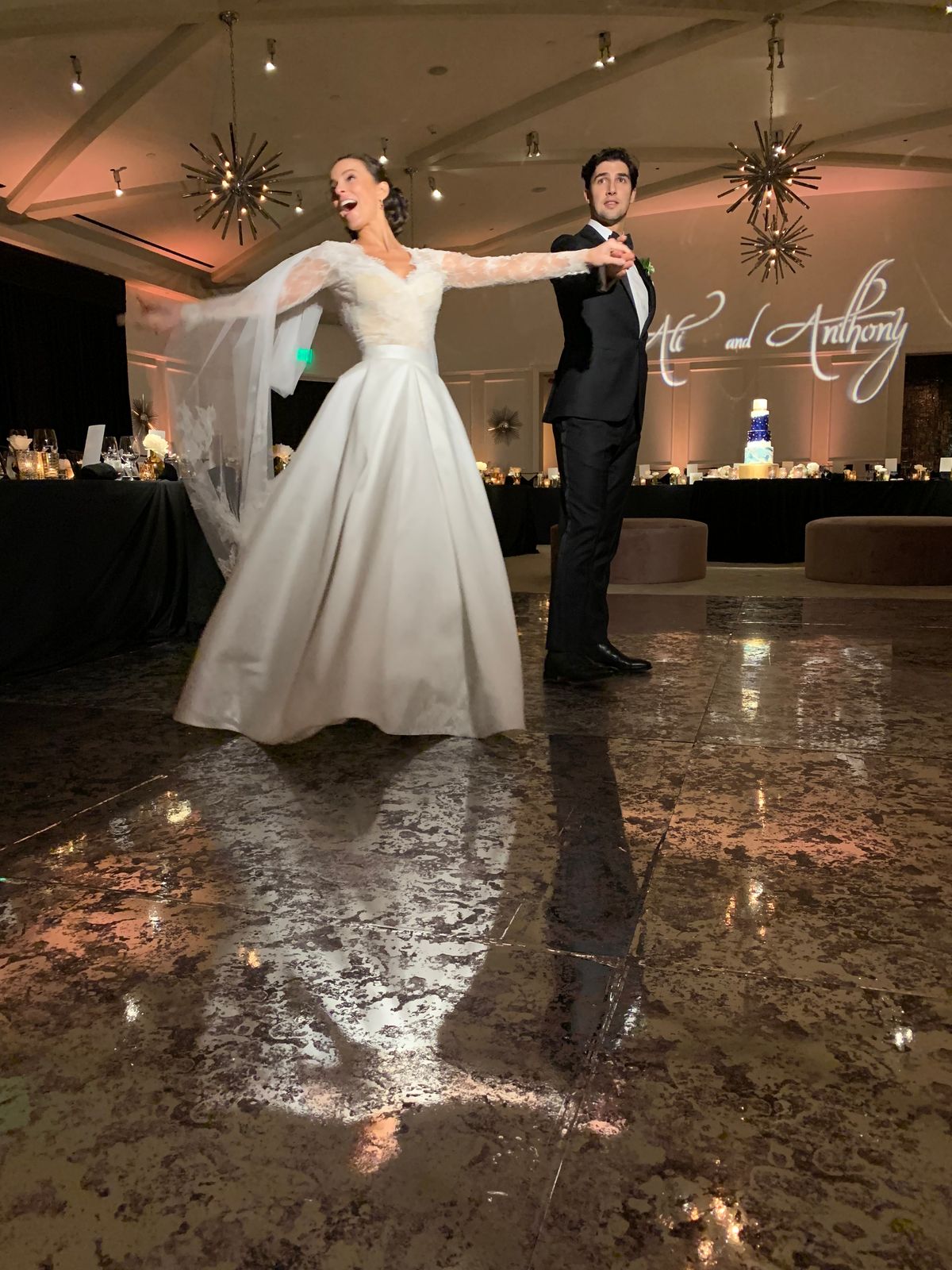 鏡　ダンス　店舗　アンティーク Vintage Antique Mirror Dance Floor | HOLO-WALLS LLC | PartySlate