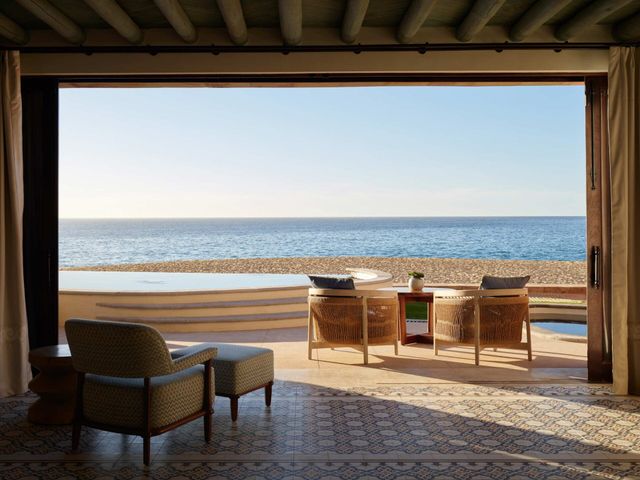 Featured photo from Presidential Suite