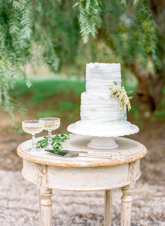 Featured photo from Rustic Chic Cake
