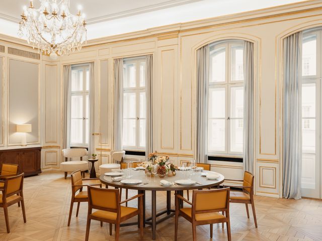 Featured photo from Salon Neuhaus-Preysing