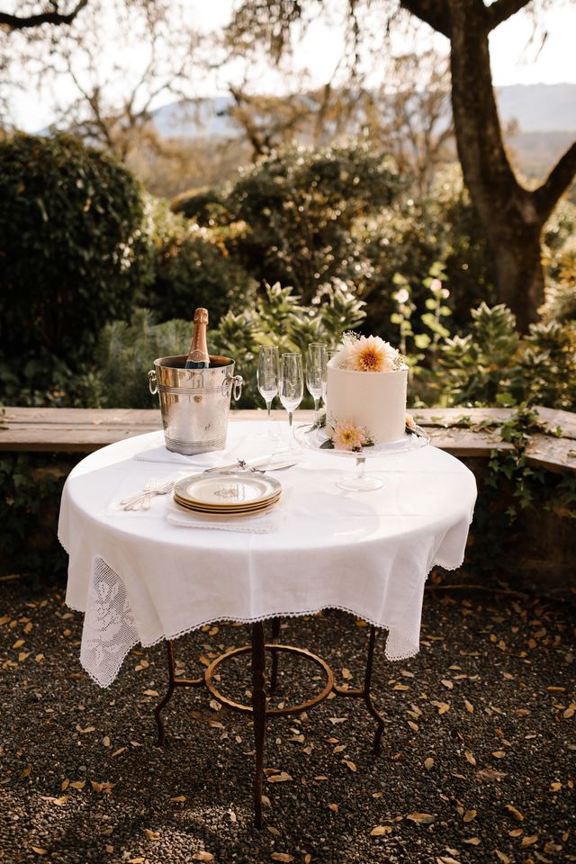Featured photo from Stunning Wedding Cake with Floral Accents