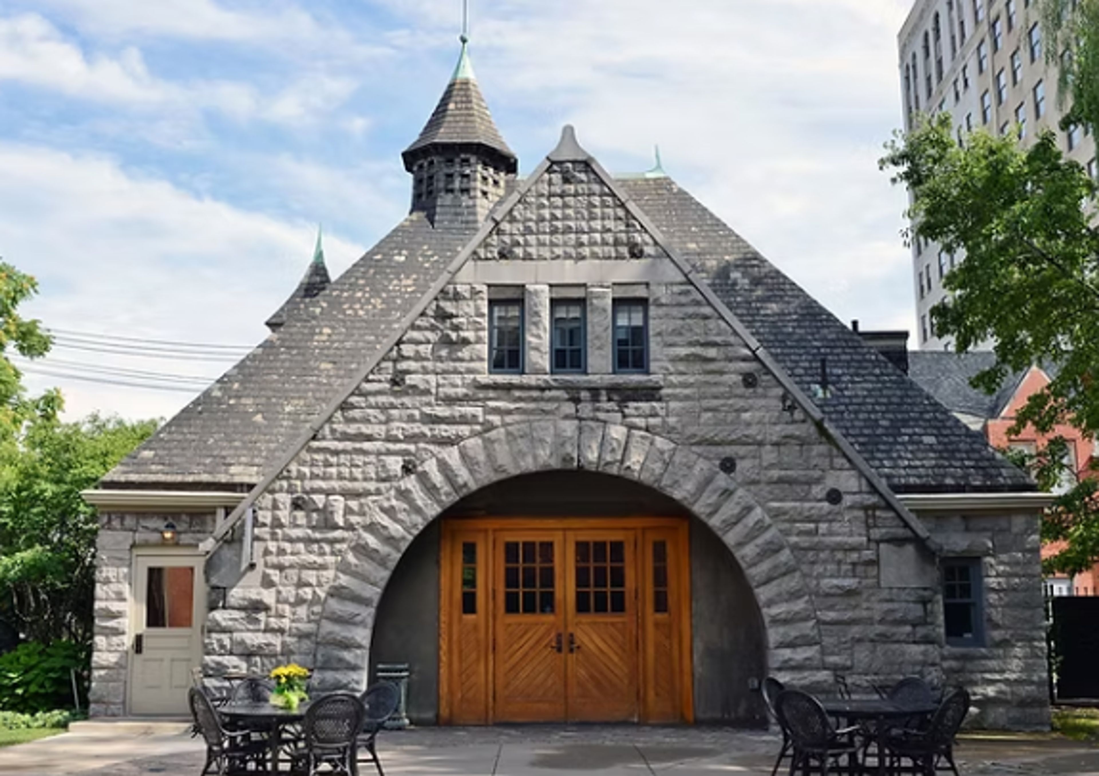Carriage Courtyard, an event space at The Inn on Ferry Street