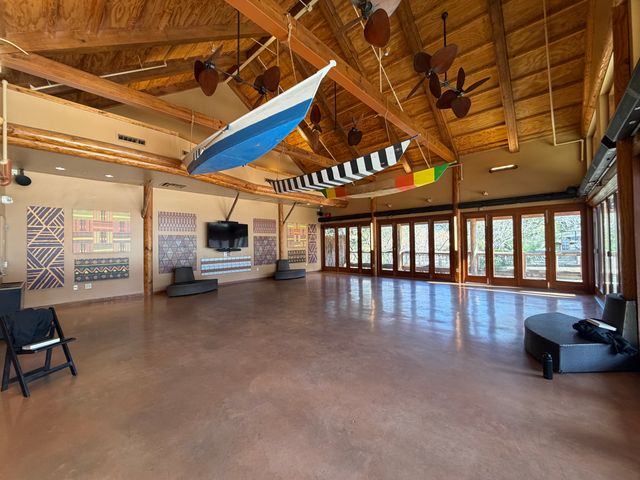 Featured photo from Hippo Hut