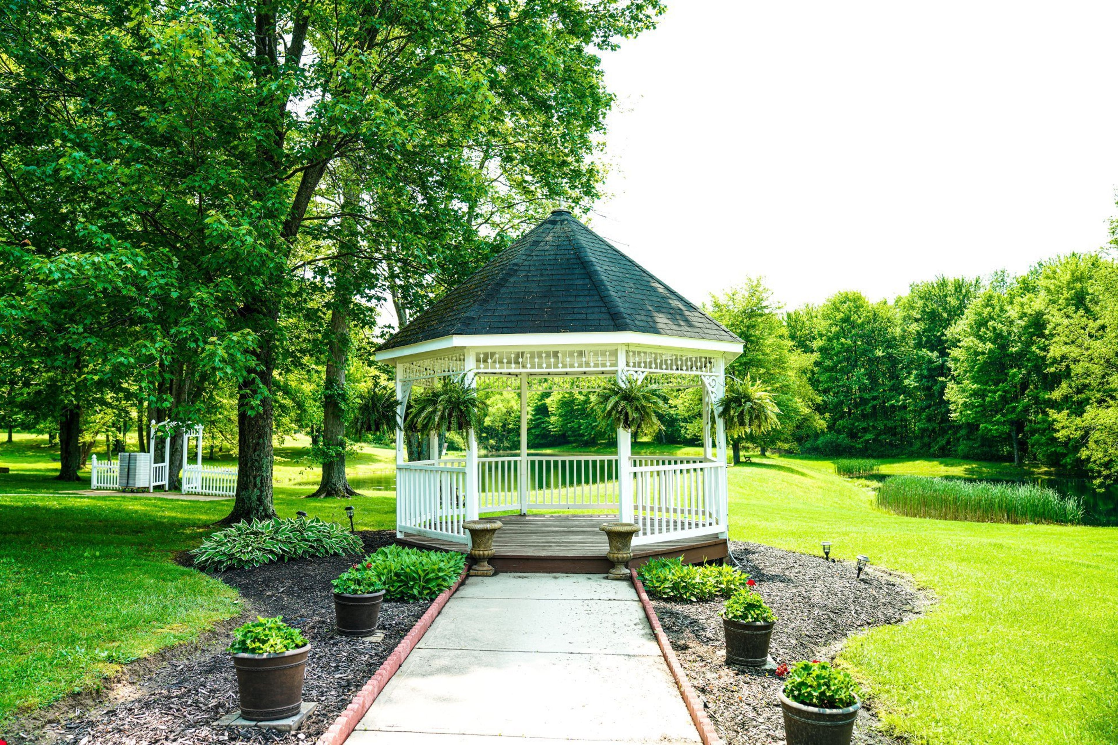 Outdoor Lawn, an event space at Sun Valley Ohio