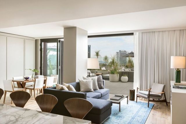 Featured photo from Lola Suite