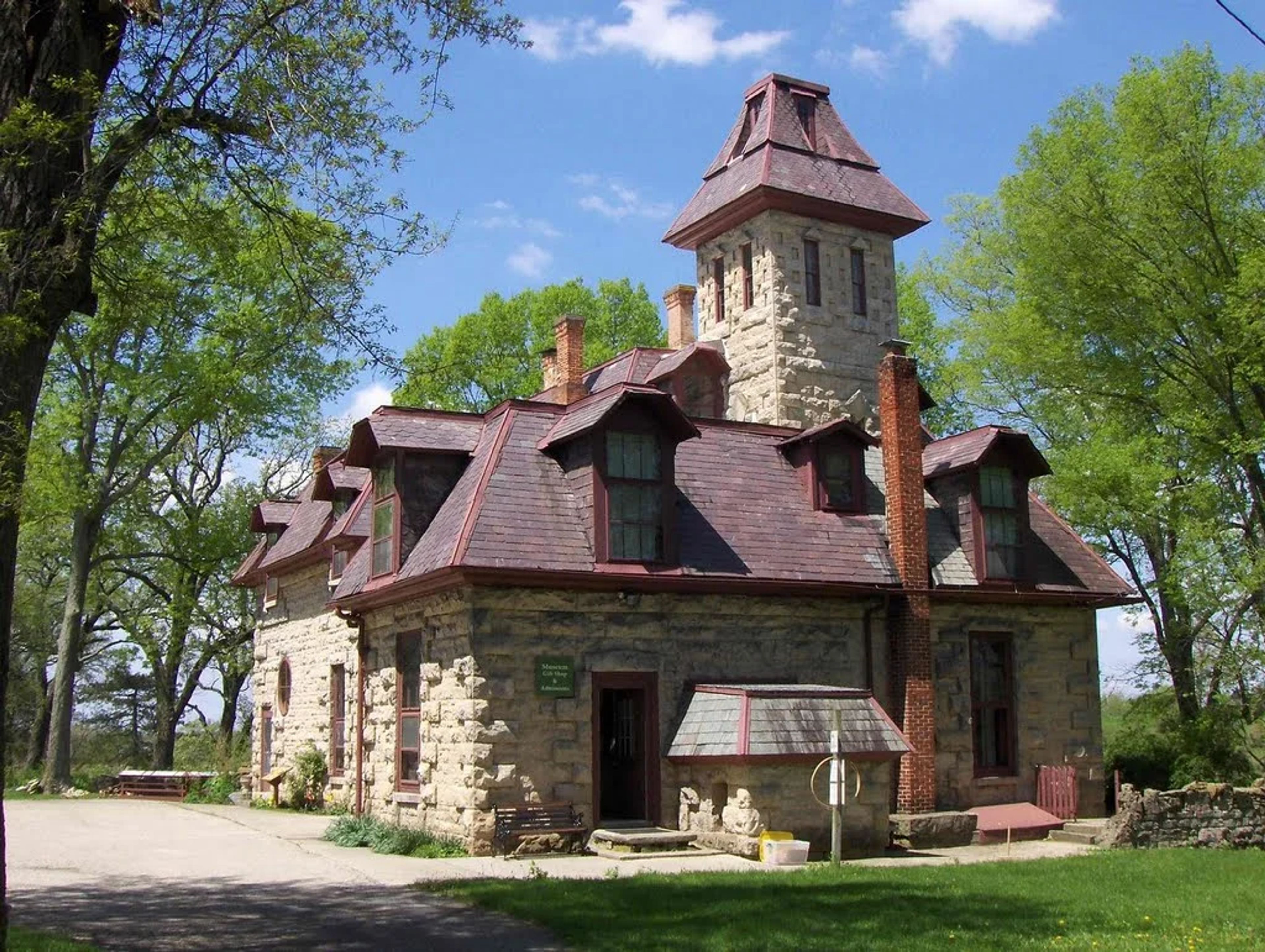 Lawn, an event space at Piatt Castles
