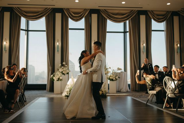 Featured photo from Celebrate this Chic Wedding Celebration Framed by Skyline Backdrops in San Francisco