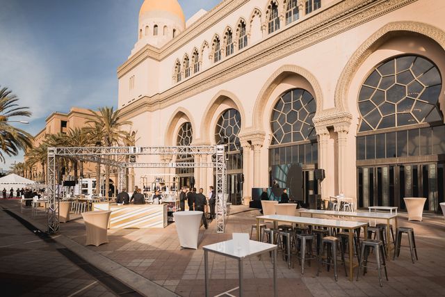 Featured photo from Experience This Dynamic Los Angeles Conference with Luxe Networking Lounges and Red Carpet Moments