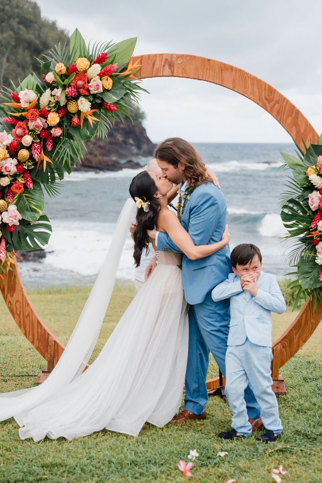 Featured photo from Tropical Destination Wedding in Hawaii with Vibrant Floral Design