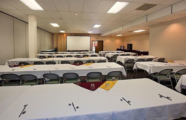 Featured photo from Canyonlands Room