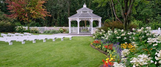 Featured photo from Greenhouse and Gazebo Gardens