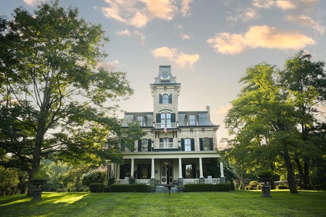 Featured photo from Edgewood Lawn + Porch