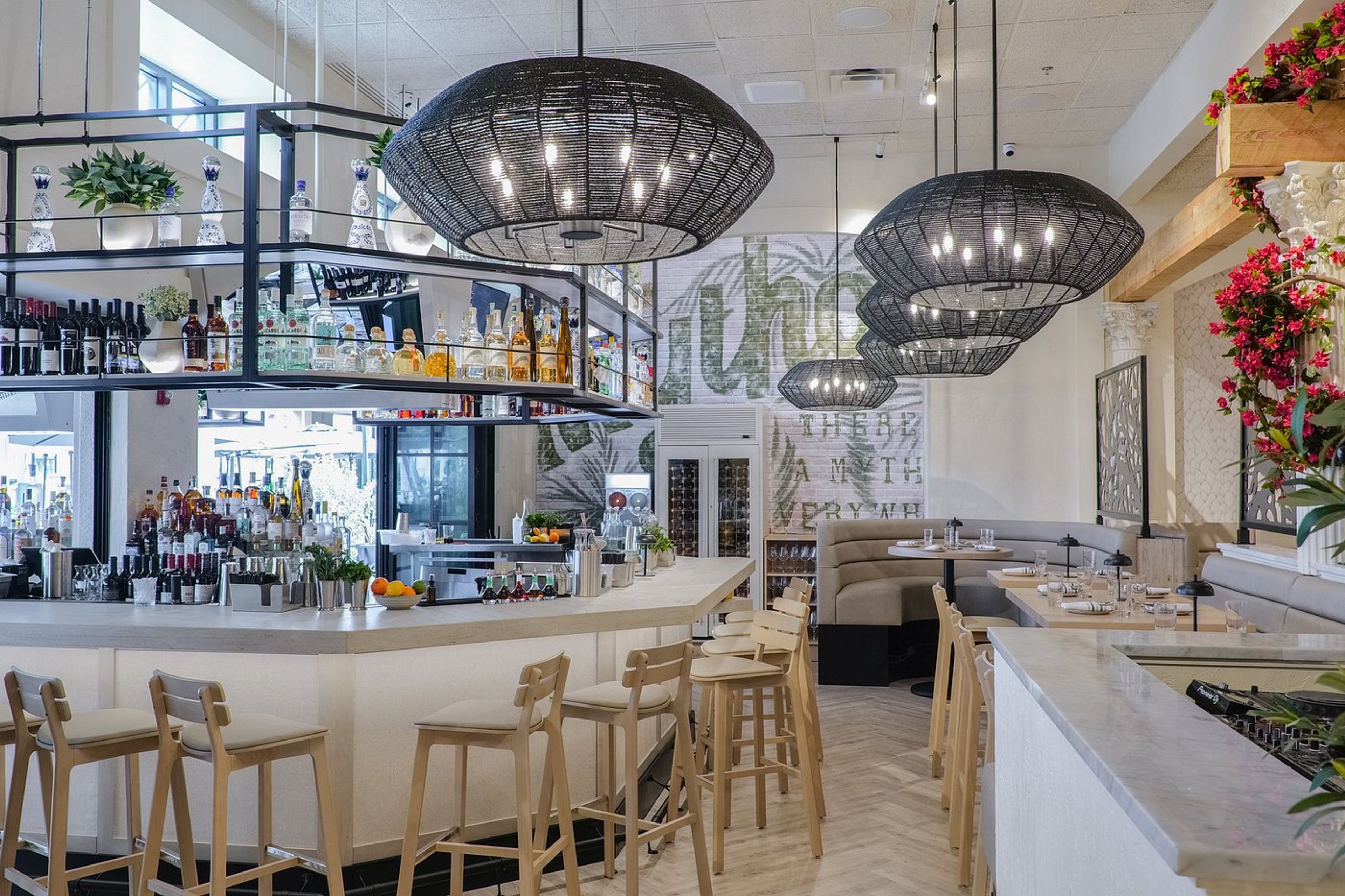 Bar Lounge, an event space at VIOLÍ Naples