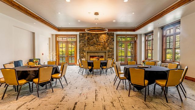 Featured photo from Mountainview & Fireside Lounge