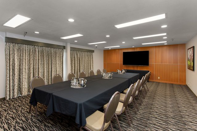 Featured photo from Mountainview Room