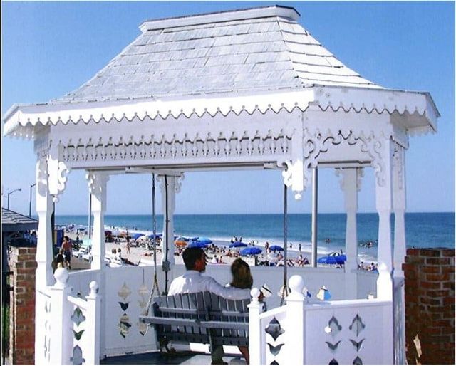 Featured photo from Plaza Cottage